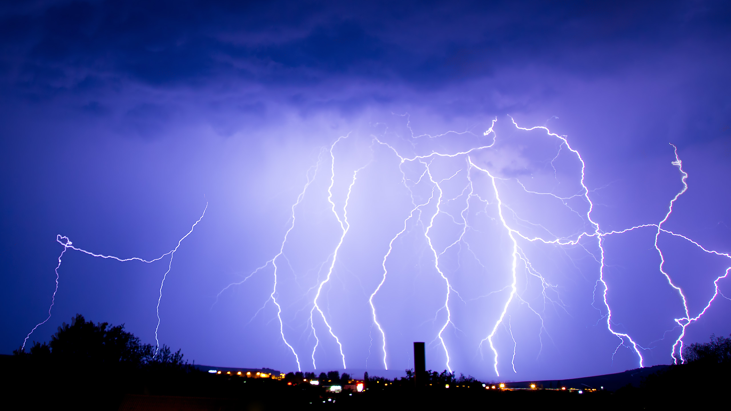 Verdammt viele Gewitterblitze ...